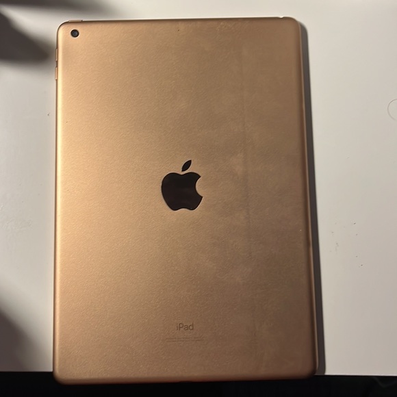 IPad 8th Generation with Keyboard Case and Apple Pencil - Picture 2 of 4